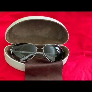 Coach aviator sunglasses 👀👓